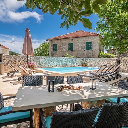 Villa Callisto- Elegant Restored Villa With Pool Gyri Exterior photo