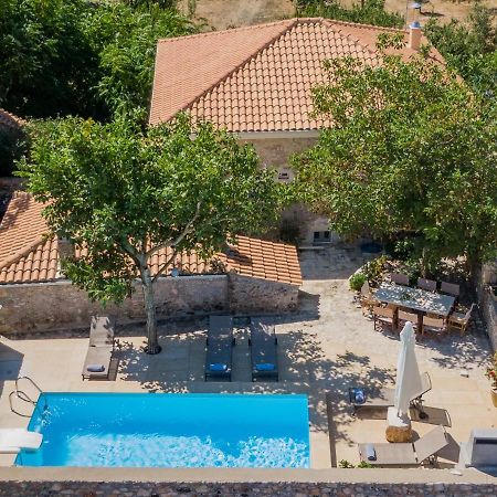 Villa Callisto- Elegant Restored Villa With Pool Gyri Exterior photo