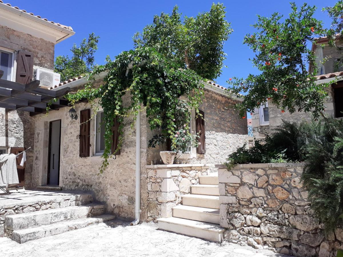 Villa Callisto- Elegant Restored Villa With Pool Gyri Exterior photo