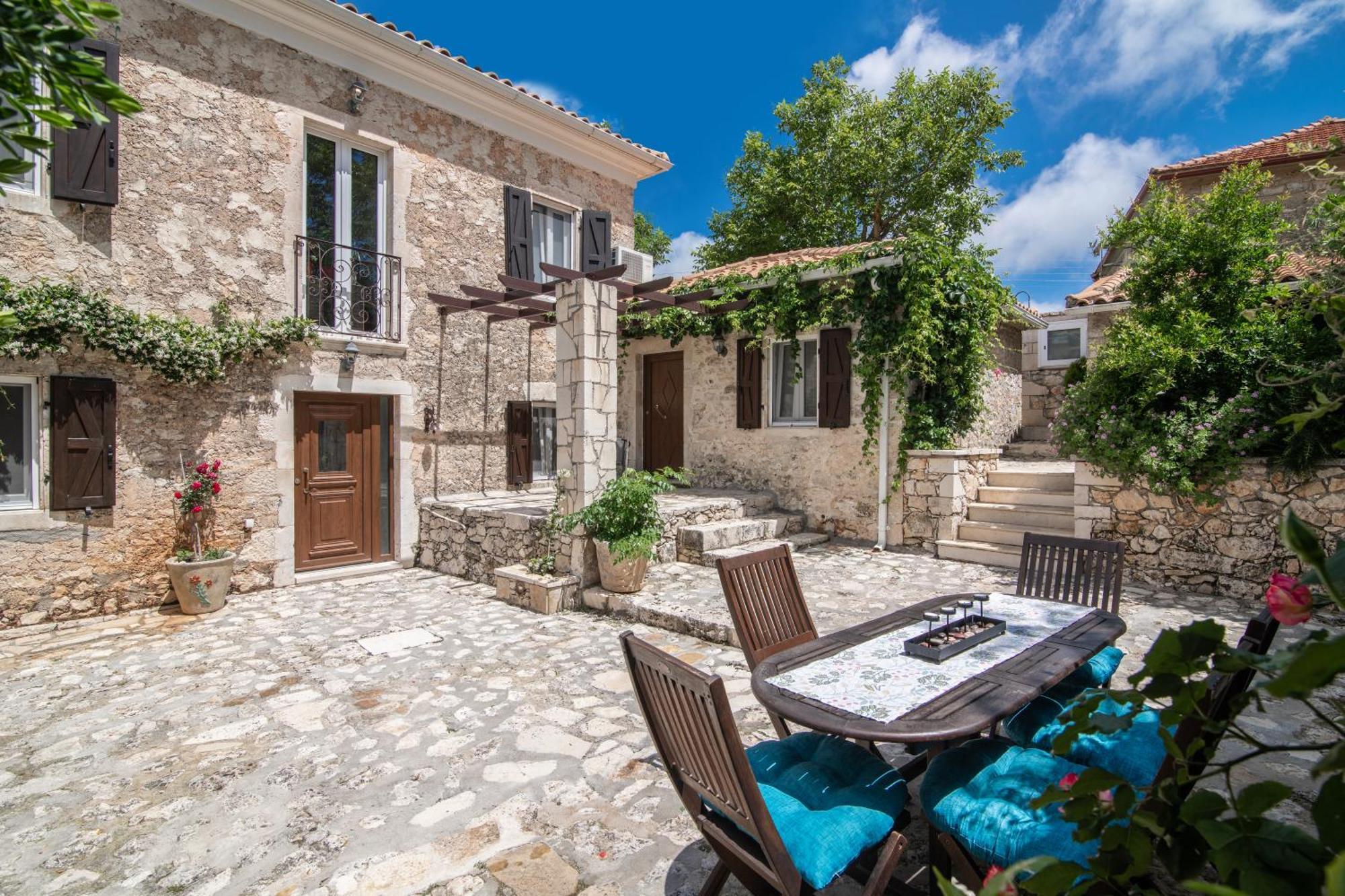 Villa Callisto- Elegant Restored Villa With Pool Gyri Exterior photo
