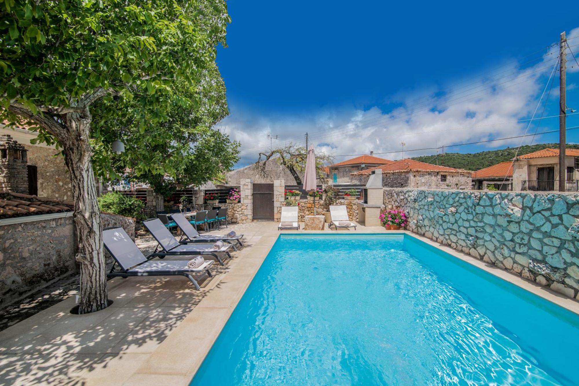 Villa Callisto- Elegant Restored Villa With Pool Gyri Exterior photo