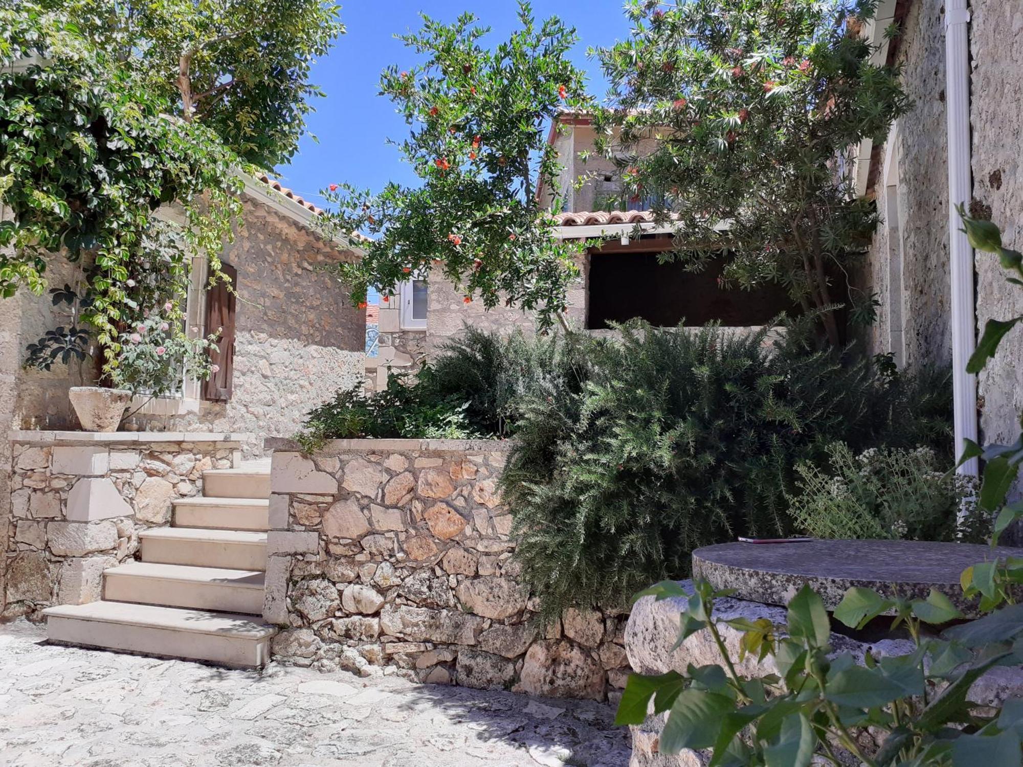 Villa Callisto- Elegant Restored Villa With Pool Gyri Room photo