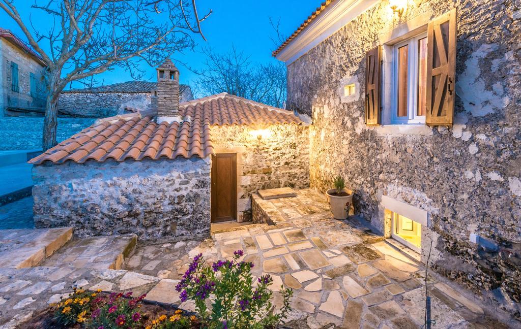 Villa Callisto- Elegant Restored Villa With Pool Gyri Exterior photo