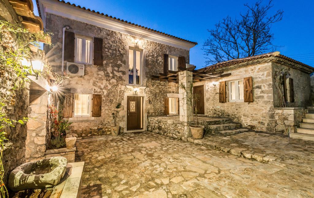 Villa Callisto- Elegant Restored Villa With Pool Gyri Exterior photo