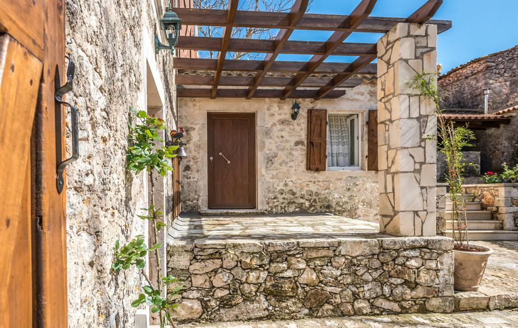 Villa Callisto- Elegant Restored Villa With Pool Gyri Exterior photo