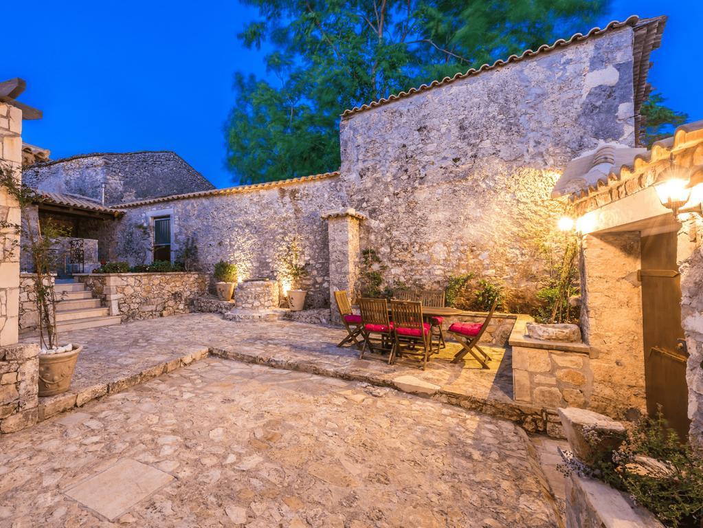 Villa Callisto- Elegant Restored Villa With Pool Gyri Exterior photo