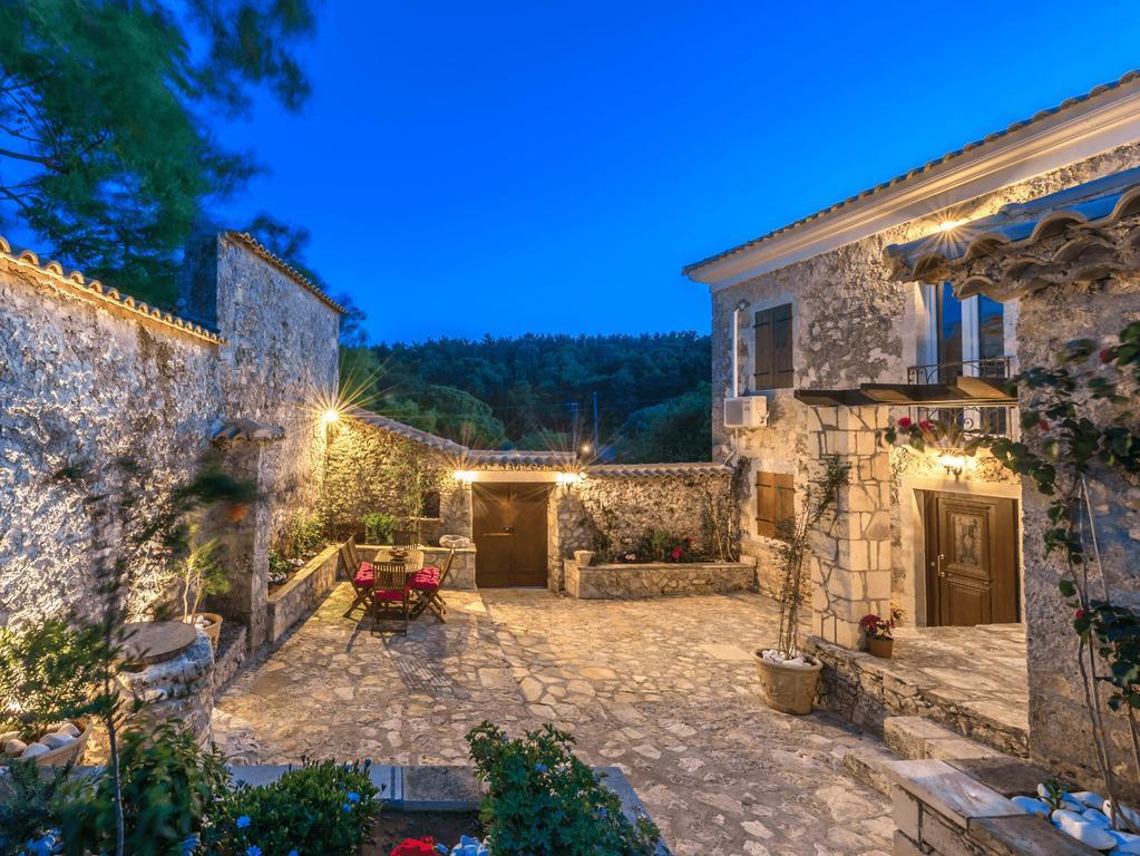 Villa Callisto- Elegant Restored Villa With Pool Gyri Exterior photo