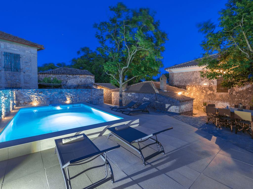 Villa Callisto- Elegant Restored Villa With Pool Gyri Exterior photo