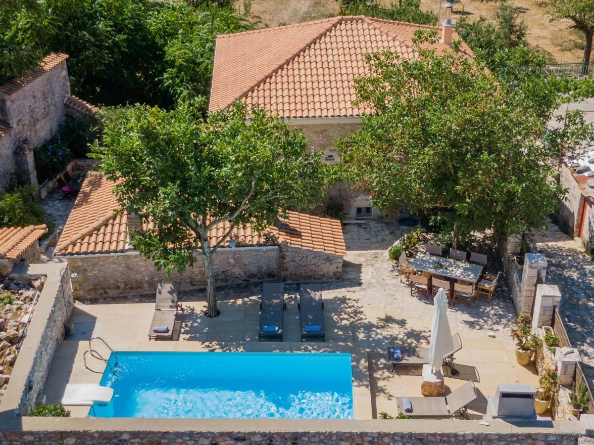 Villa Callisto- Elegant Restored Villa With Pool Gyri Exterior photo